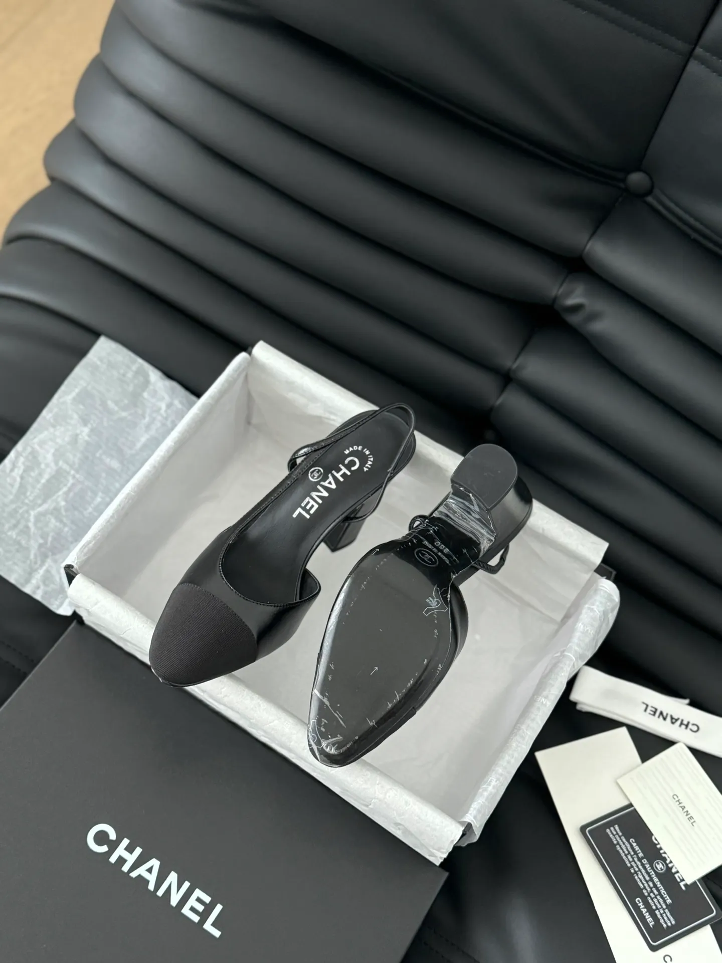 Factory direct sales p500🐘🐘Women's shoes, women's clothing, Chanel classic slingback sandals, I have been making this model for the past few years. This year, we will re-purchase the version and make a detailed copy again. I found that the upper lines and body comfort of the new version have been slightly adjusted! The brand won't say anything because the overall appearance difference is not big and it doesn't affect wearing. All colors now produced are produced according to the latest styles! What you buy is the latest classic model from the counter, made of imported mixed sheepskin surface material, imported mixed sheepskin, and Italian imported cowhide leather soles! High heels 6.5cm Size:35-39 Other sizes can be customized